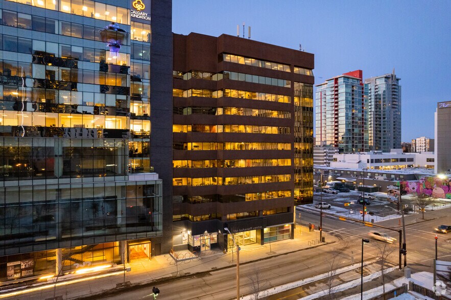 105 12th Ave SE, Calgary, AB à louer - Photo de l’immeuble – Image 2 sur 5