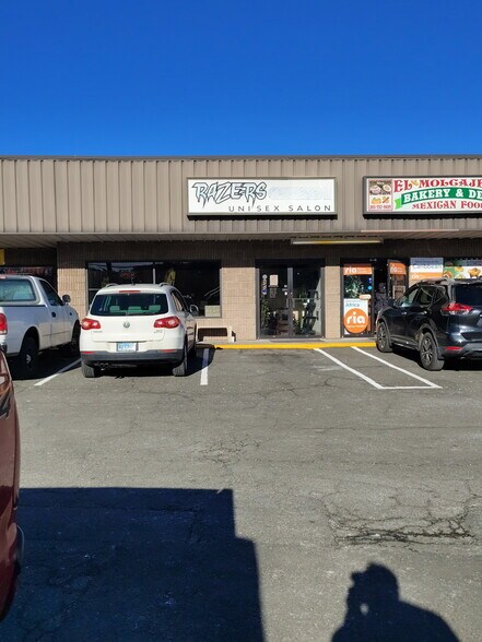 1071-1087 Huntingdon Ave, Waterbury, CT à louer - Photo de l’immeuble – Image 2 sur 7