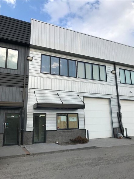 2719 7th Ave NE, Calgary, AB à vendre - Photo de l’immeuble – Image 3 sur 15
