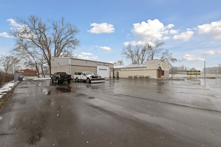 2502 E Michigan Ave, Ypsilanti, MI à louer - Photo de l’immeuble – Image 2 sur 44