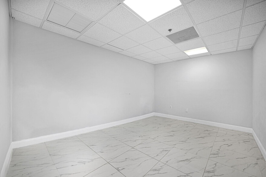12550 Biscayne Blvd, North Miami, FL à vendre - Photo intérieure – Image 3 sur 151