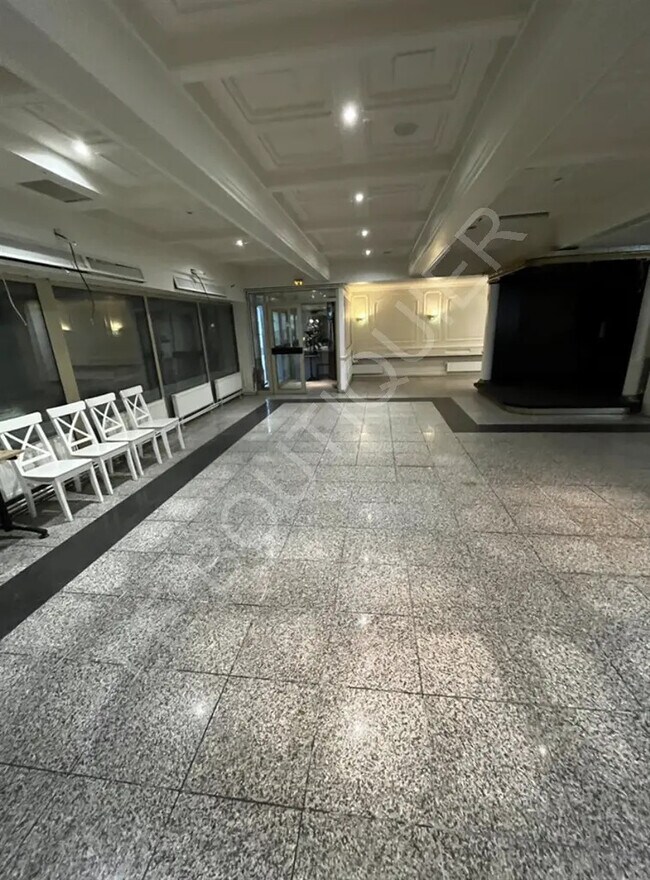 Plus de détails pour Local commercial à vendre