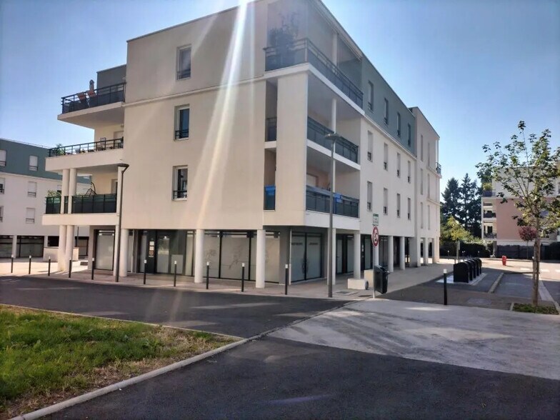 Local d’activités dans Charnay-lès-Mâcon à louer - Photo de l’immeuble – Image 2 sur 7