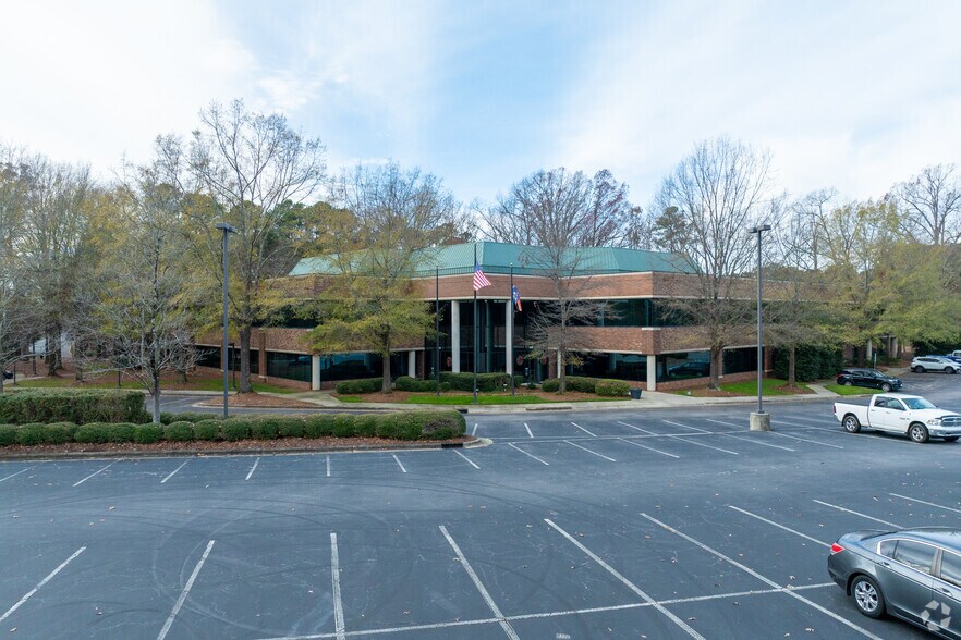 3128 Highwoods Blvd, Raleigh, NC à louer - Photo principale – Image 1 sur 6