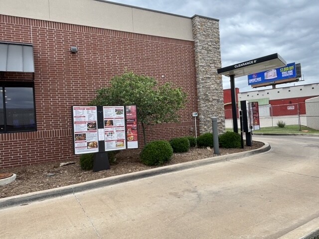 6629 NW Expressway, Oklahoma City, OK à louer - Photo de l’immeuble – Image 3 sur 10