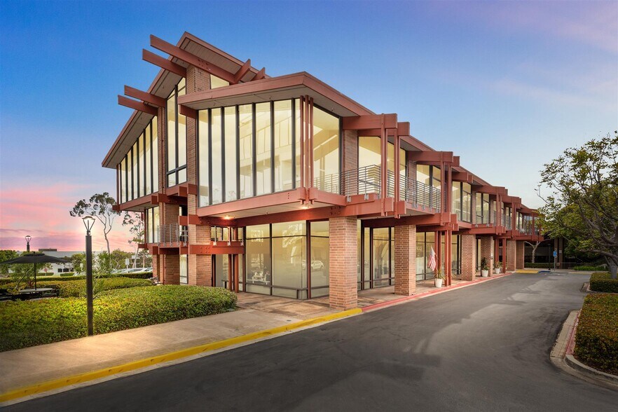 250 Newport Center Dr, Newport Beach, CA à louer - Photo de l’immeuble – Image 1 sur 6