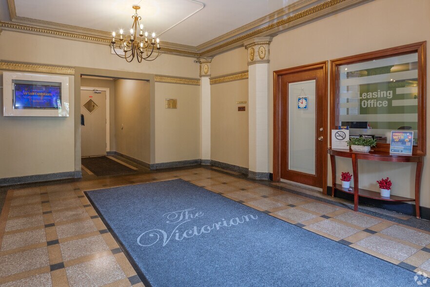 5326 S Cornell Ave, Chicago, IL à vendre - Photo de l’immeuble – Image 2 sur 7