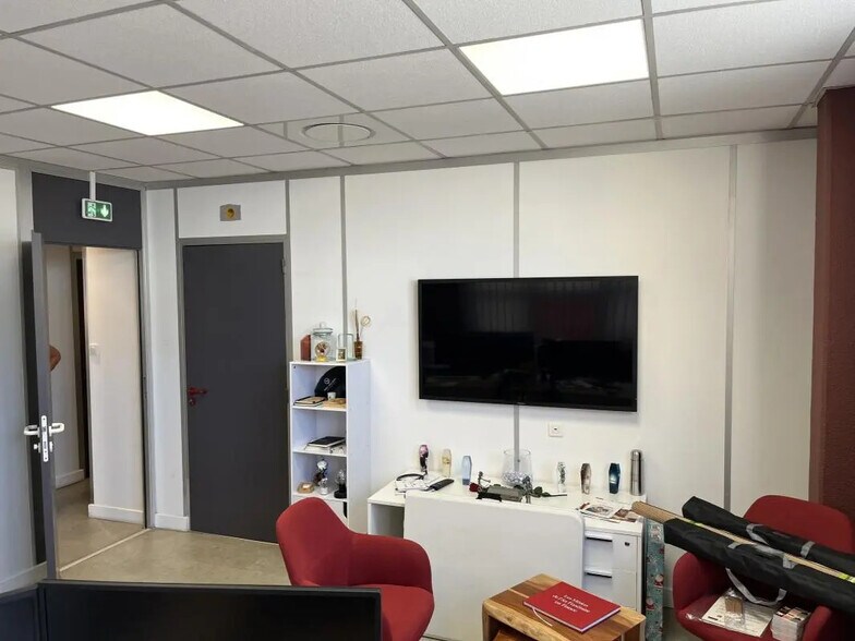 Bureau dans La Garde à louer - Photo de l’immeuble – Image 2 sur 5