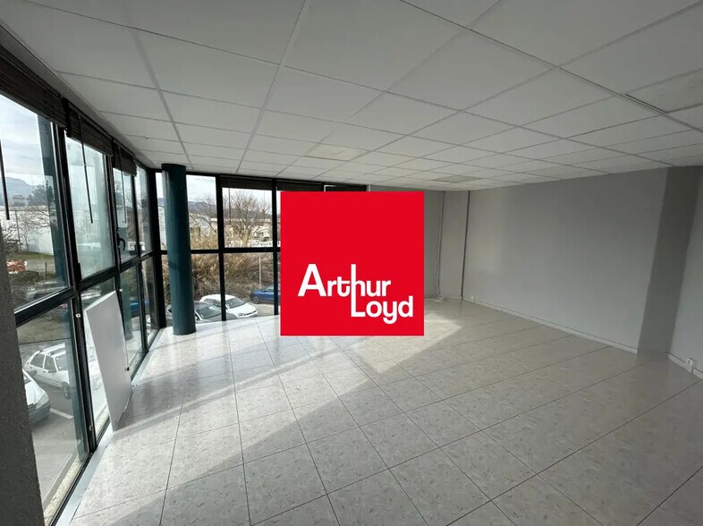 Bureau dans Aubagne à louer - Photo de l’immeuble – Image 1 sur 5