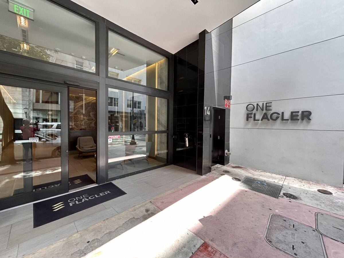 14 NE 1st Ave, Miami, FL 33132 - Lot 503 -  - Photo intérieure - Image 1 of 9