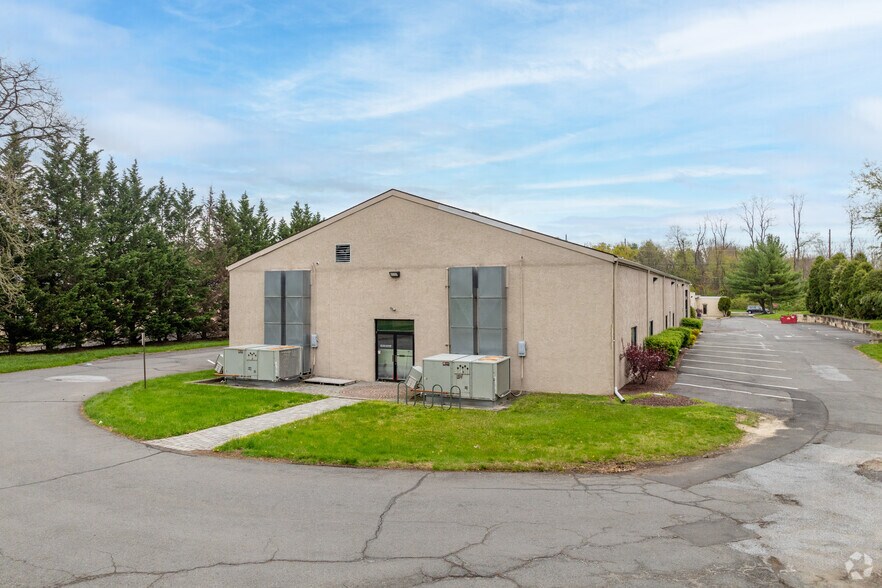4054 Quakerbridge Rd, Mercerville, NJ à vendre - Photo de l’immeuble – Image 2 sur 4