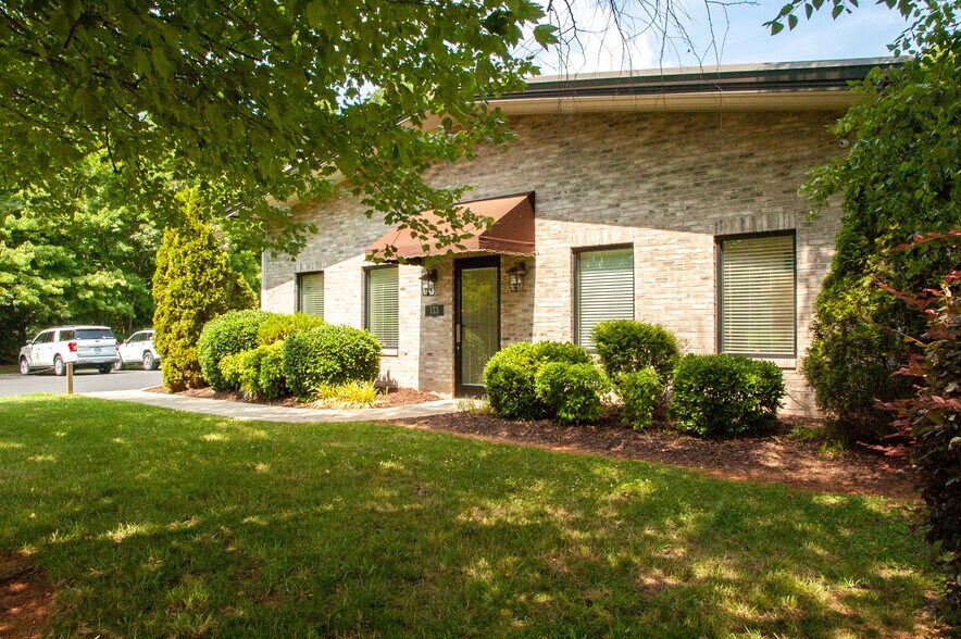 133 Woodlawn rd, Mebane, NC à louer - Photo de l’immeuble – Image 2 sur 19