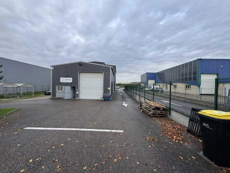 Local d'activités dans Béligneux à vendre - Photo de l’immeuble – Image 2 sur 16