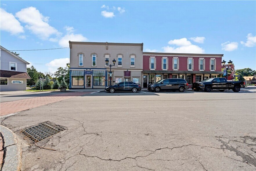 21 Public Sq, Holley, NY à louer - Photo de l’immeuble – Image 2 sur 8