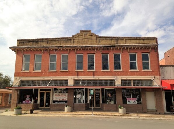 115-117 N West St, Uvalde, TX à louer - Photo principale – Image 2 sur 17