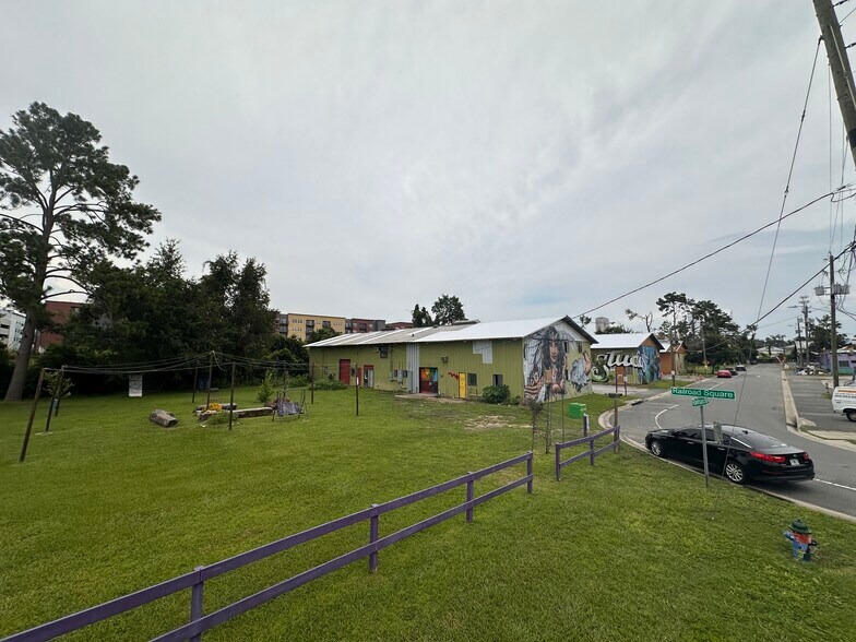 633 Railroad Sq, Tallahassee, FL à vendre - Photo de l’immeuble – Image 3 sur 14