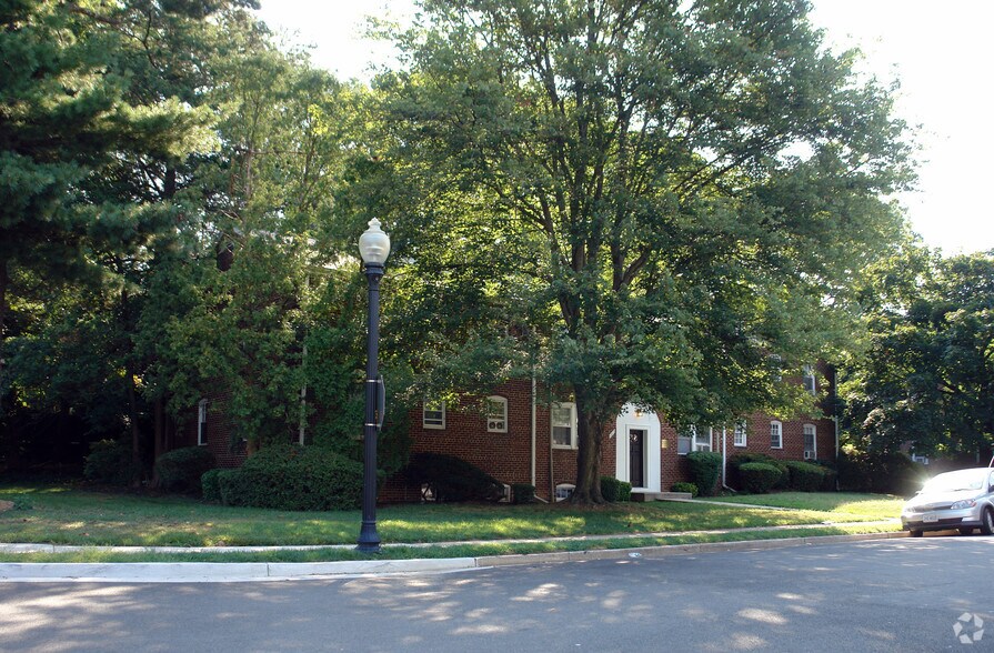 1217 N Kensington St, Arlington, VA à vendre - Photo de l’immeuble – Image 1 sur 46