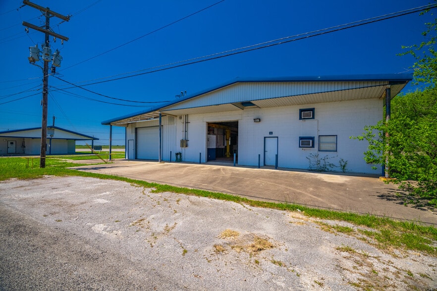 464 & 56 Fisher Rd, Port Lavaca, TX à vendre - Photo principale – Image 1 sur 27