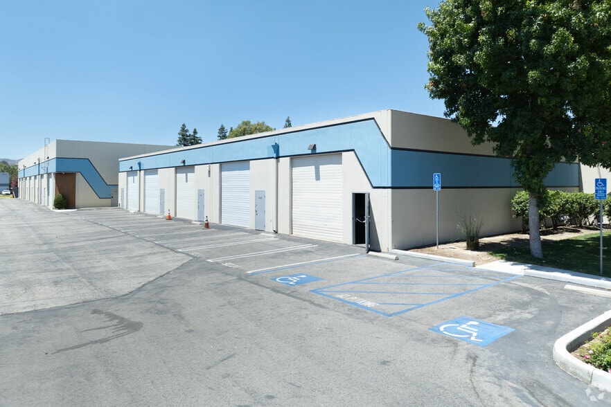 9231-9237 Eton Ave, Chatsworth, CA à vendre - Photo principale – Image 1 sur 5