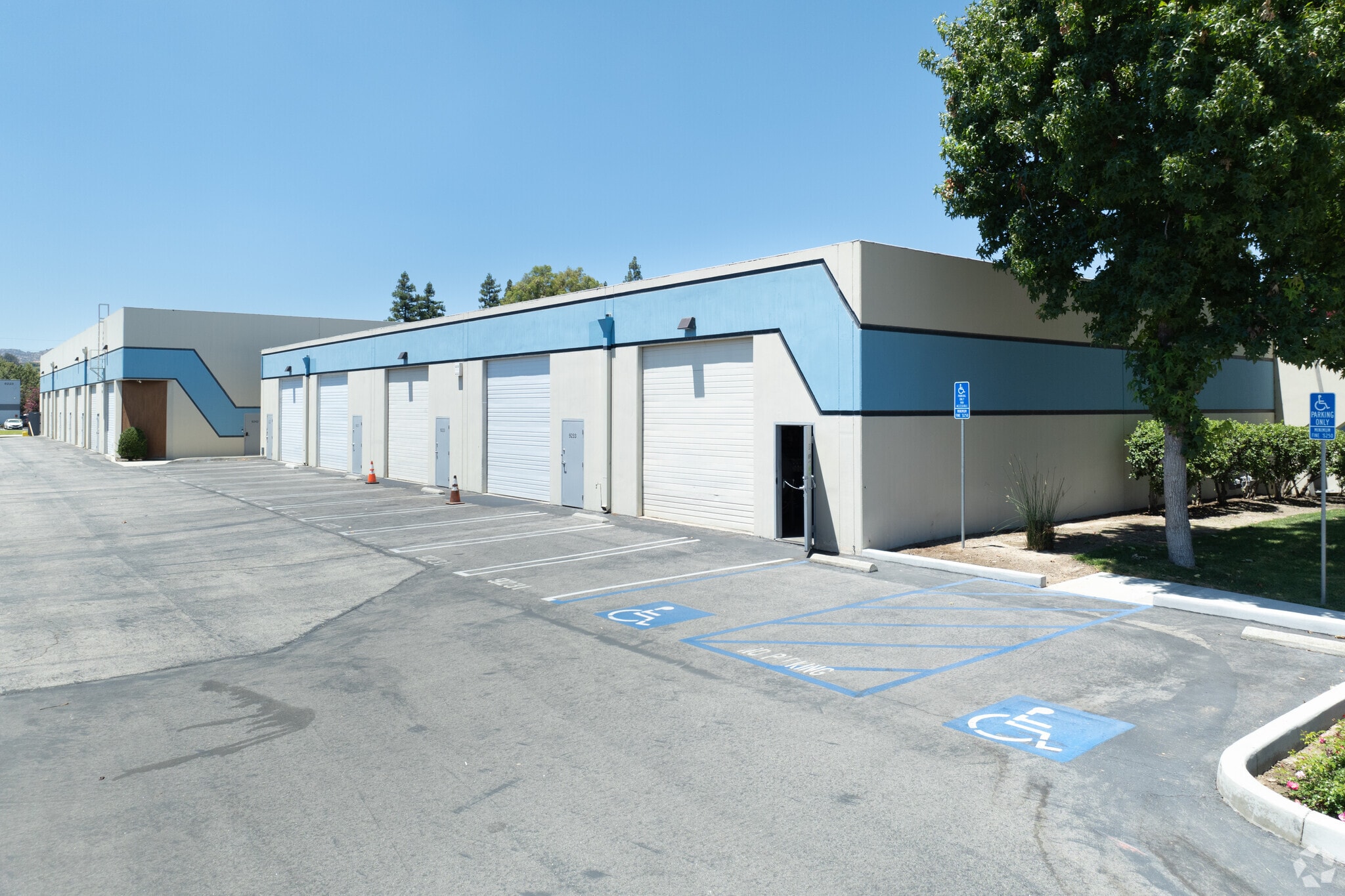 9231-9237 Eton Ave, Chatsworth, CA à vendre Photo principale– Image 1 sur 6