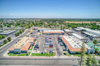 Plus de détails pour 6650 N Blackstone Ave, Fresno, CA - Local commercial à louer