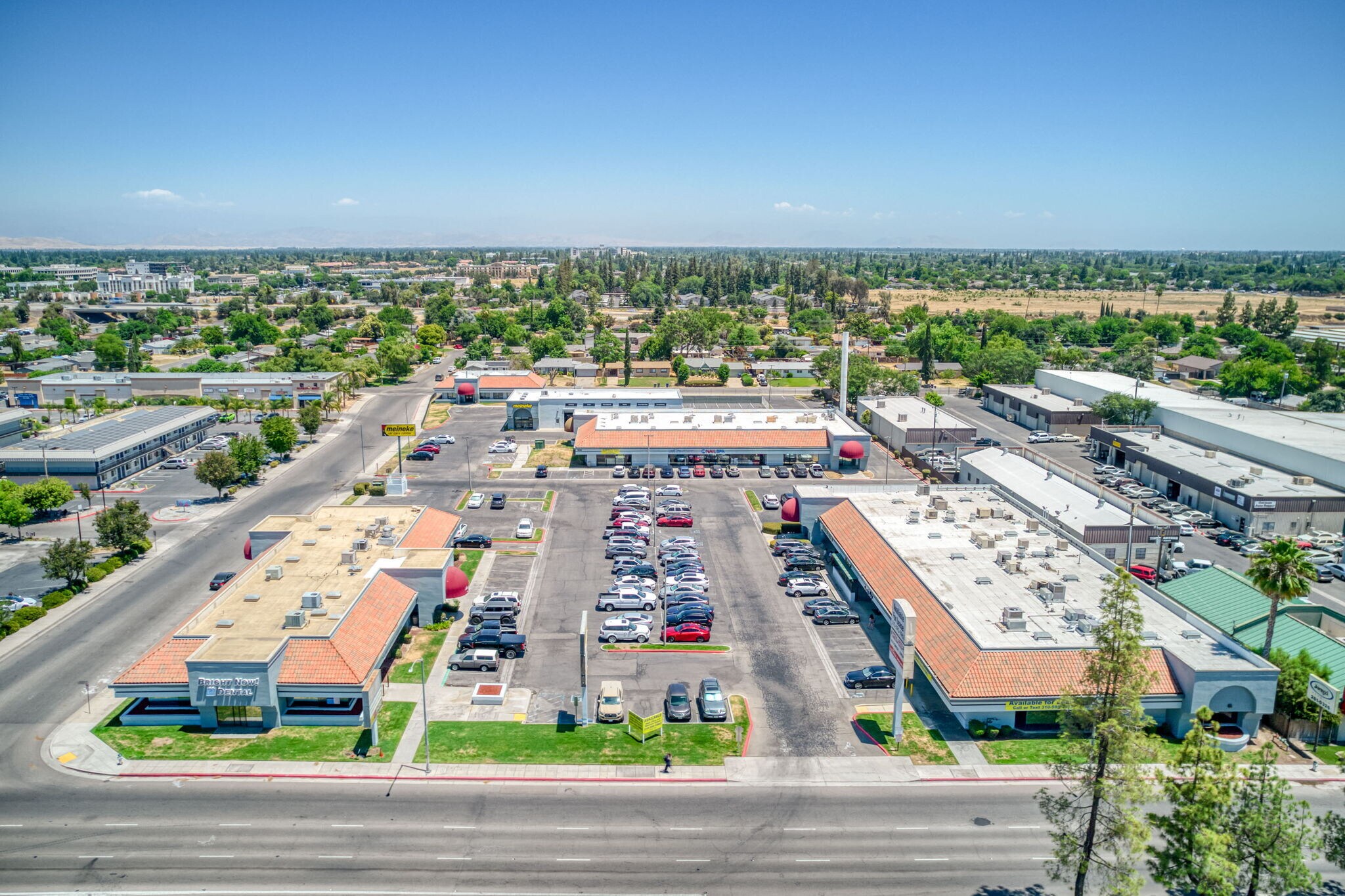 6650 N Blackstone Ave, Fresno, CA à louer Photo principale– Image 1 sur 4