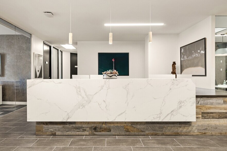 17011 beach Blvd, Huntington Beach, CA à louer - Photo de l’immeuble – Image 3 sur 6