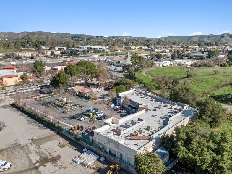 29020 Agoura Rd, Agoura Hills, CA à louer - Photo de l’immeuble – Image 2 sur 4