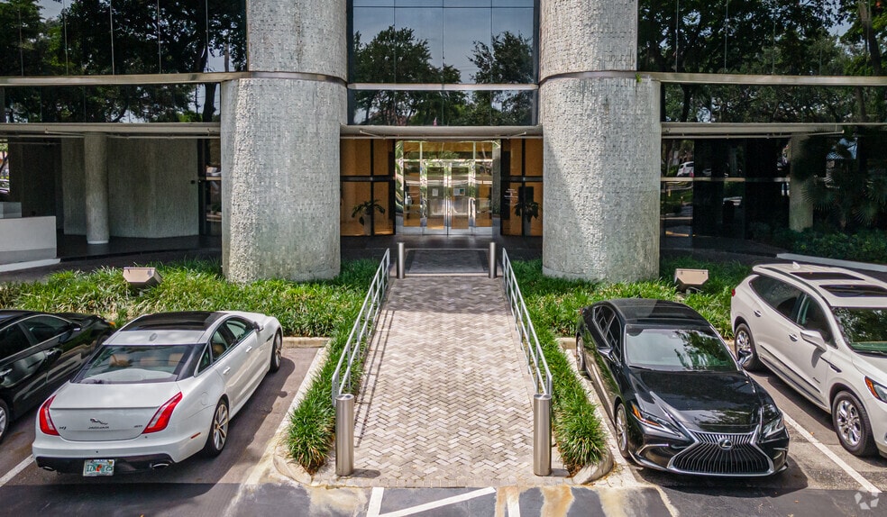 2 S University Dr, Plantation, FL à louer - Photo de l’immeuble – Image 3 sur 15
