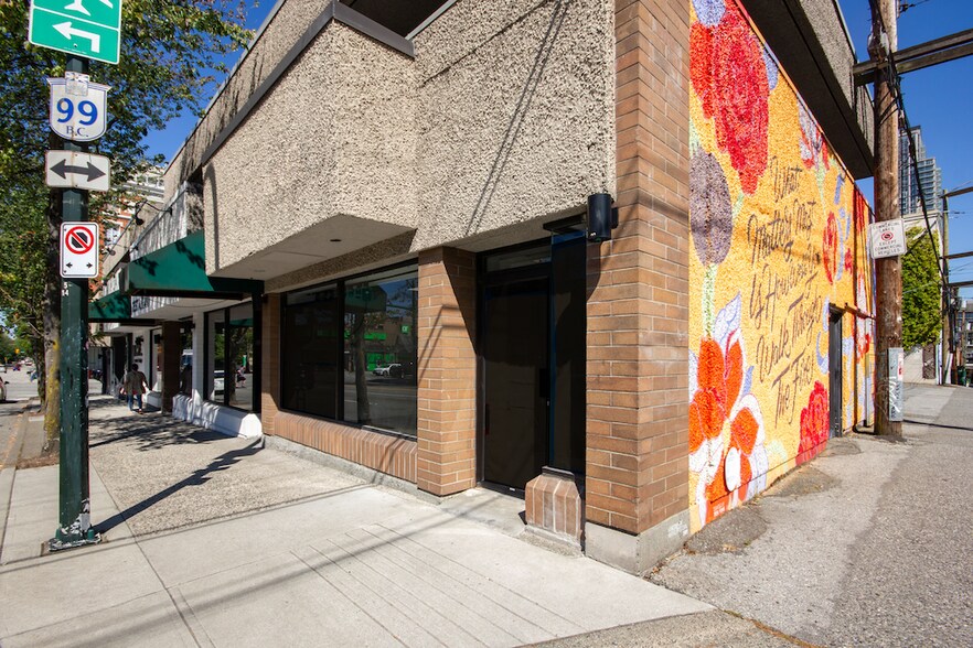 1475 12th Av W, Vancouver, BC à louer - Photo de l’immeuble – Image 2 sur 3