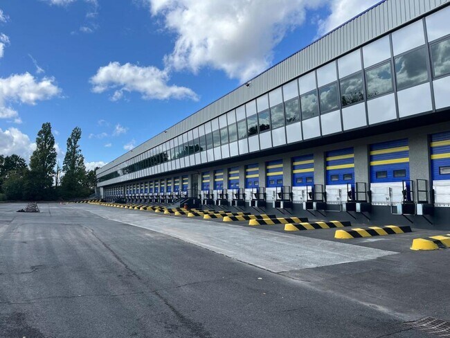 Plus de détails pour 1 Rue De La Ferme Saint Ladre, Fosses - Industriel/Logistique à louer