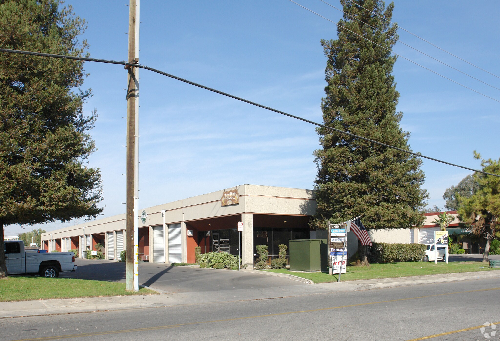 4040 Easton Dr, Bakersfield, CA à louer Photo de l’immeuble– Image 1 sur 4