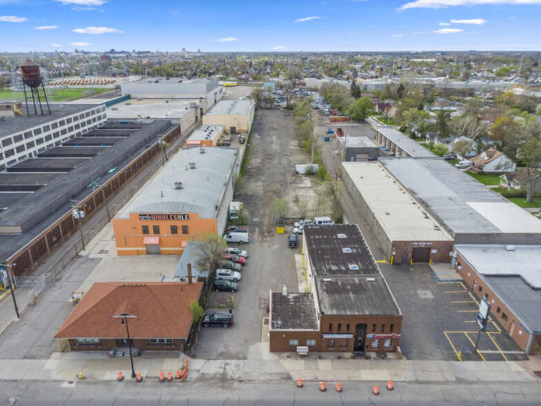 14321 W Warren Ave, Dearborn, MI à louer - Photo de l’immeuble – Image 2 sur 26