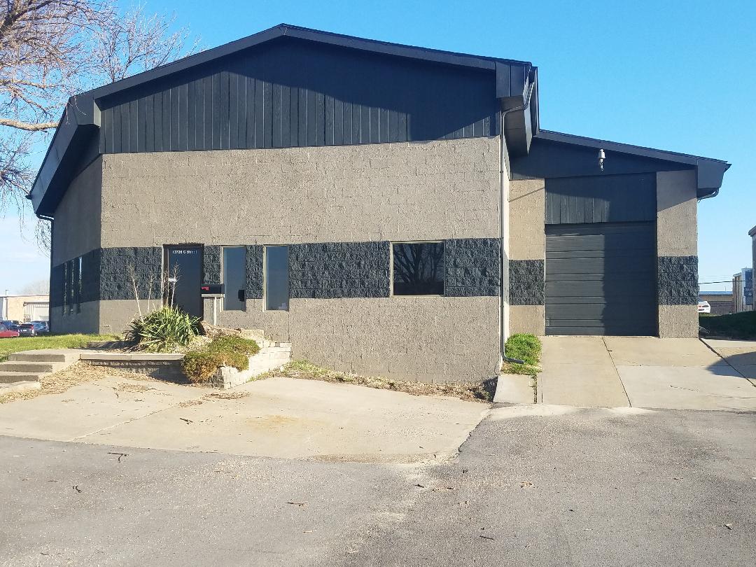 13726 C St, Omaha, NE à louer Photo de l’immeuble– Image 1 sur 3