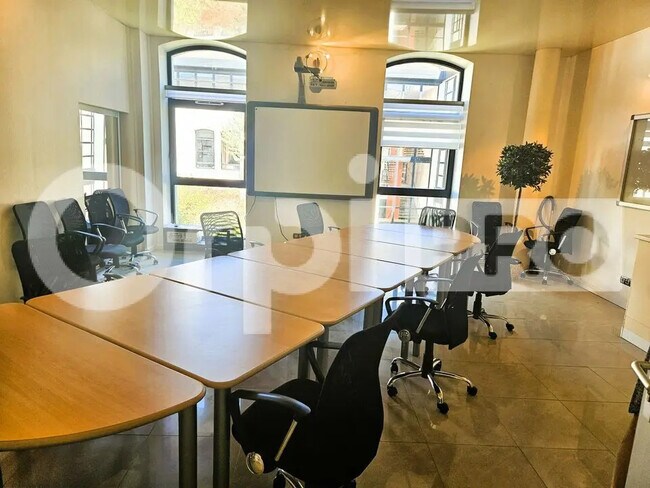 Plus de détails pour Local d’activités à vendre