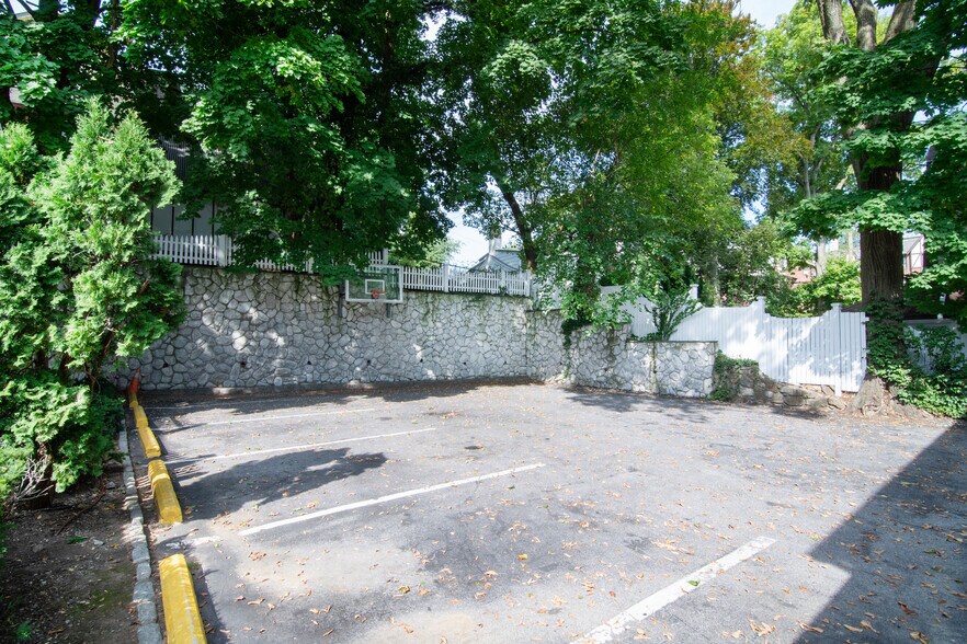 915 Palmer Rd, Bronxville, NY à vendre - Photo de l’immeuble – Image 3 sur 21