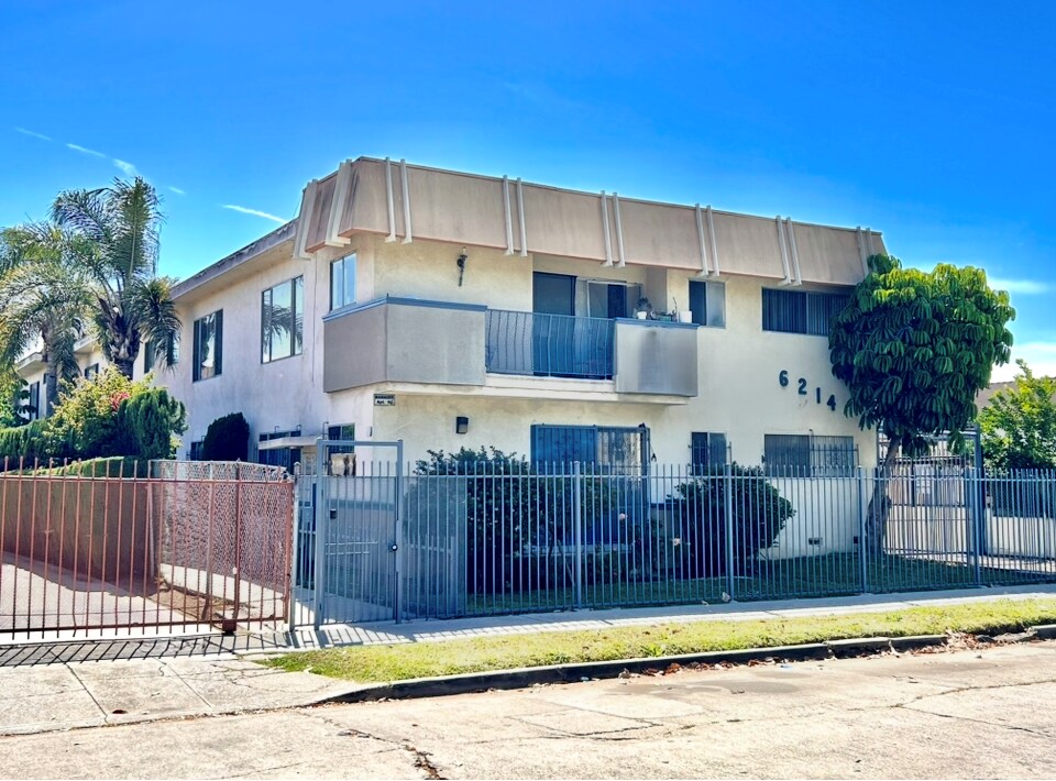 6214 S Victoria Ave, Los Angeles, CA à vendre Photo principale– Image 1 sur 16
