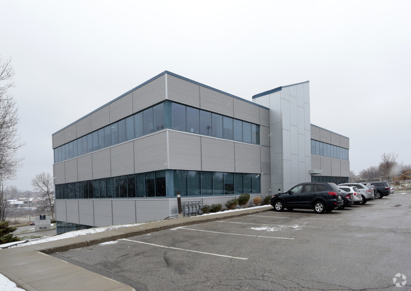 487 Riverbend Dr, Kitchener, ON à louer - Photo de l’immeuble – Image 2 sur 10