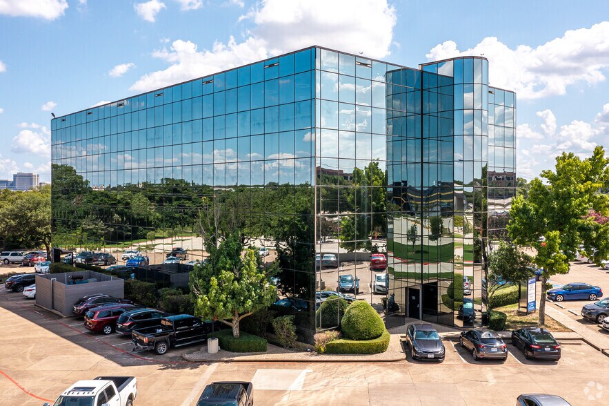 1700 Alma Dr, Plano, TX à louer - Photo principale – Image 1 sur 11