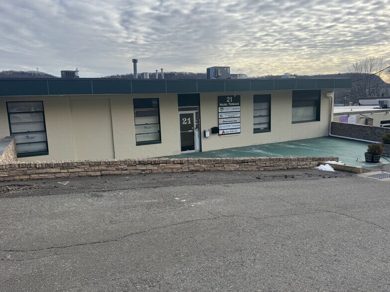 19-21 Hazel Ter, Woodbridge, CT à louer - Photo de l’immeuble – Image 2 sur 9