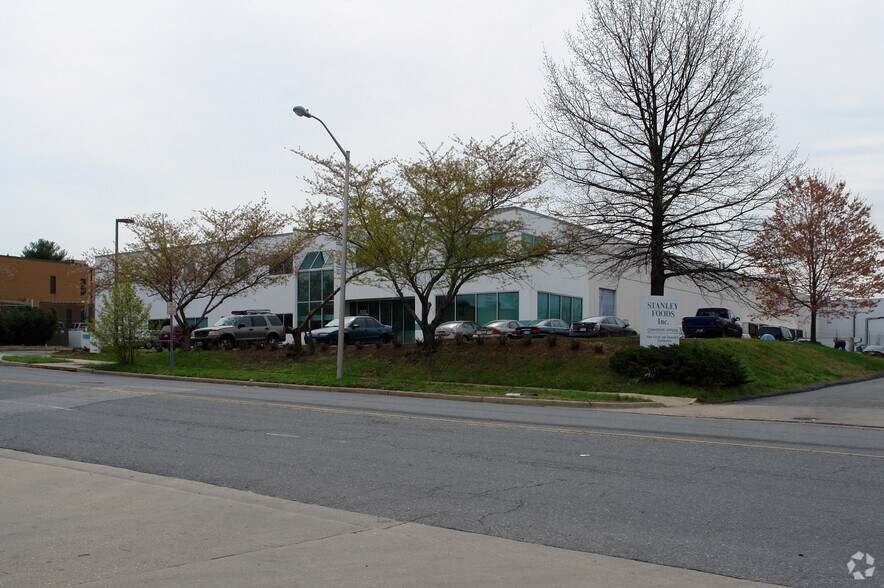 9001 E Hampton Dr, Capitol Heights, MD à louer - Photo de l’immeuble – Image 1 sur 5