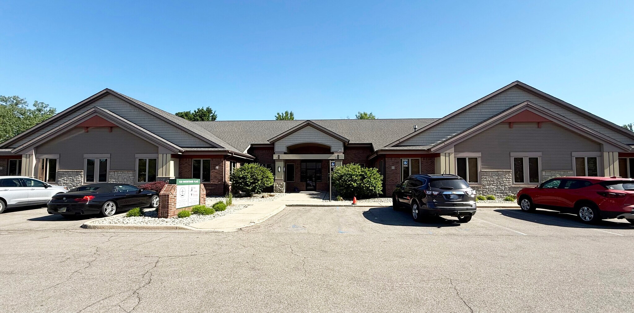 1550 Watertower Pl, East Lansing, MI à vendre Photo de l’immeuble– Image 1 sur 17