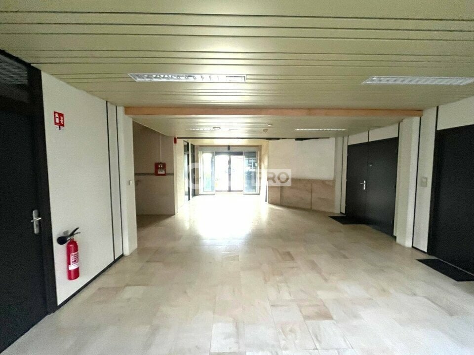 Bureau dans Tergnier à louer Hall d’entrée– Image 1 sur 6
