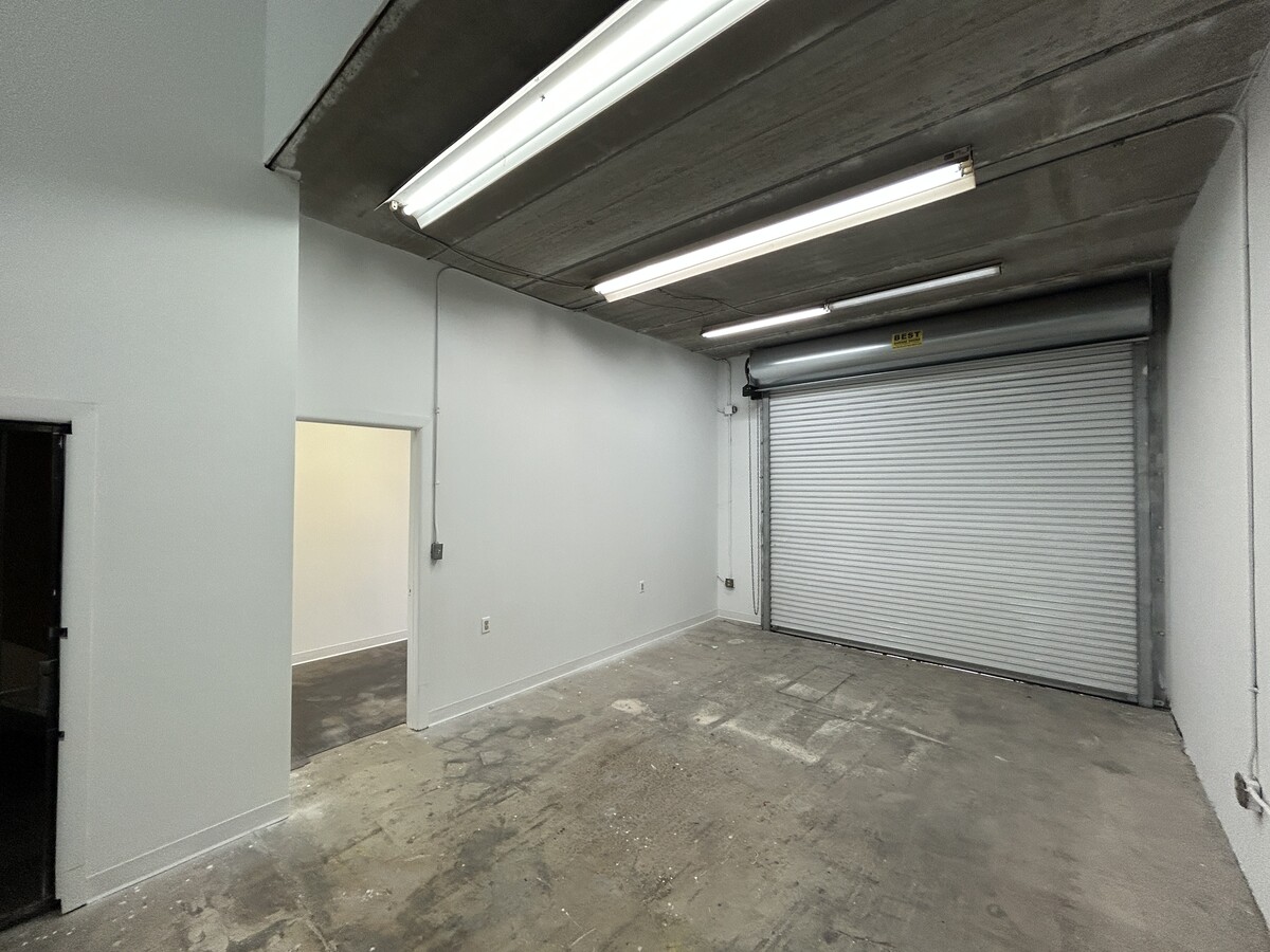 20101-20161 NE 16th Pl, Miami, FL 33179 - Lot 20149 - - Photo intérieure - Image 2 of 4