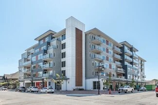 Plus de détails pour 2471 Sidney Av, Sidney, BC - Logement à vendre