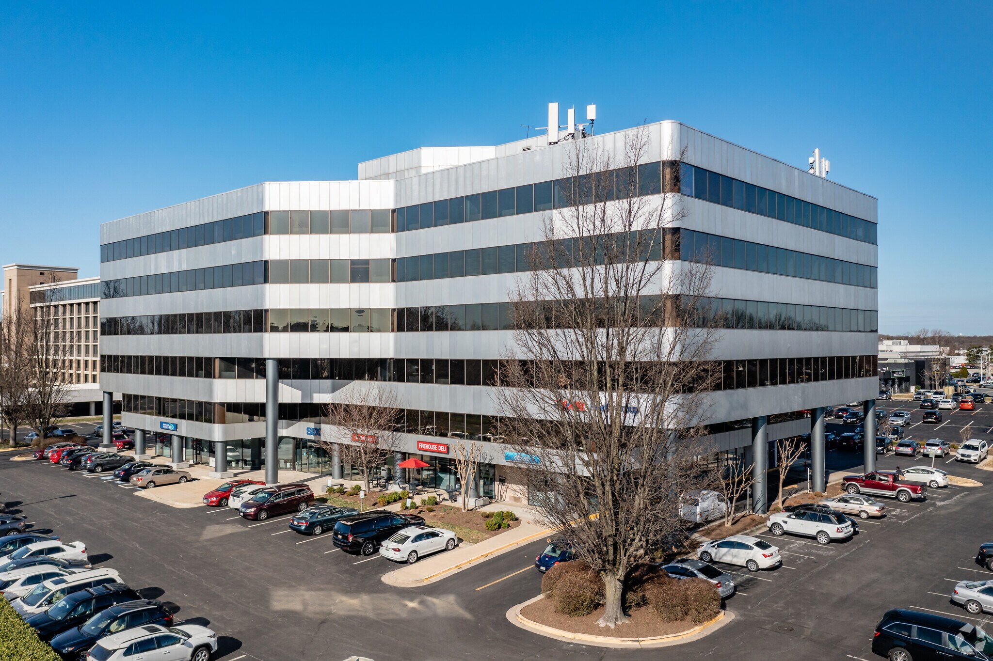 6 Montgomery Village Ave, Gaithersburg, MD à louer Photo de l’immeuble– Image 1 sur 11