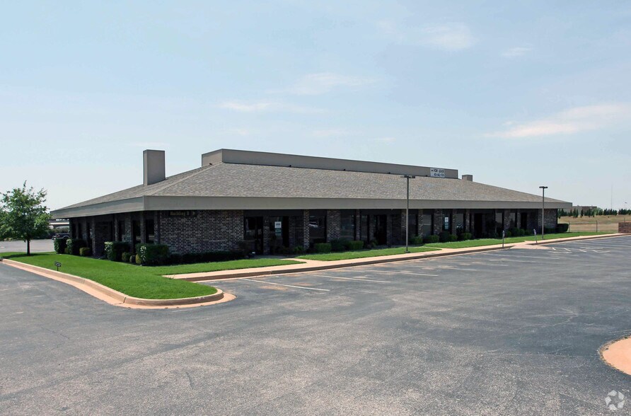 510 E Memorial Rd, Oklahoma City, OK à vendre - Photo de l’immeuble – Image 3 sur 5