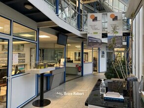 Bureau dans Vaulx-en-Velin à louer Photo de l’immeuble– Image 2 sur 3