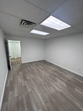 835 Louisa St, Lansing, MI à louer Photo intérieure– Image 2 sur 2