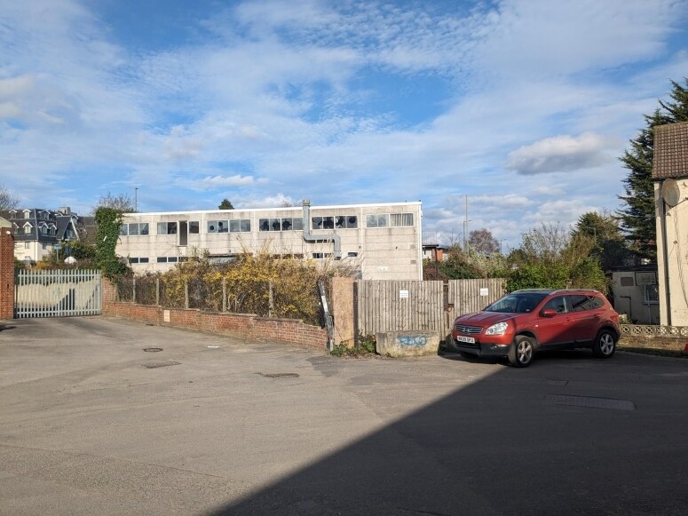 Walton Ter, Woking à louer - Photo de l’immeuble – Image 3 sur 3